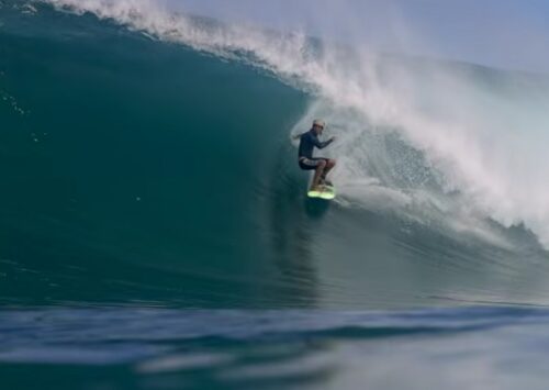 KOA SMITH FRENTE A UN GRAN SWELL EN INDO